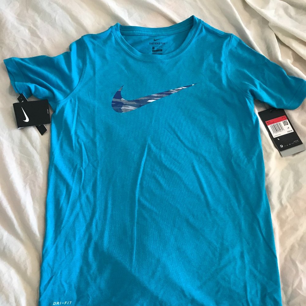 NWT Nike T Shirt